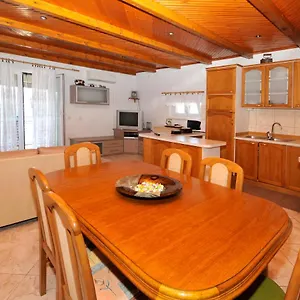 https://apartman-elena.hotels-in-trogir.com